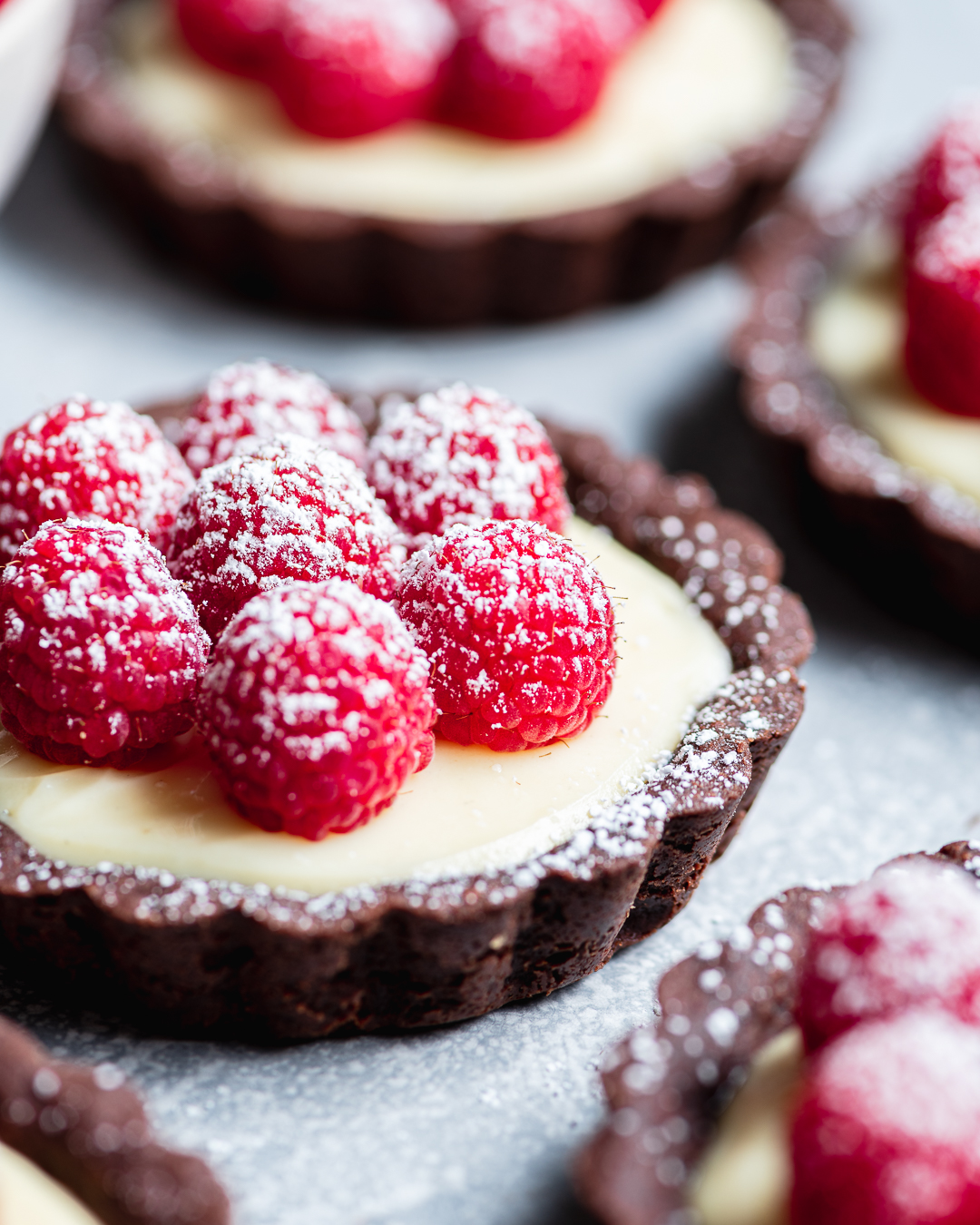 Raspberry Chocolate Mini Tarts – the kitchen bachelor